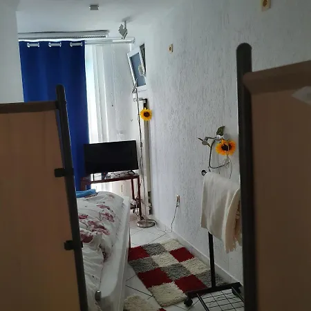 Appartamento 51381leverkusen Ferienwo - Monteurwo - - 6 Pers. - Drei Zim Je 2 Betten - Loeffelfertig -zur Sonnenblume Leverkusen