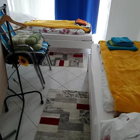 Appartamento 51381leverkusen Ferienwo - Monteurwo - - 6 Pers. - Drei Zim Je 2 Betten - Loeffelfertig -zur Sonnenblume Leverkusen